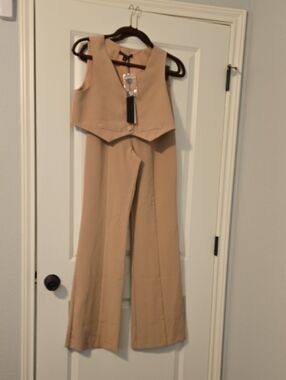 Black Halo Beige Wide-Leg Jumpsuit with Cropped Vest. Size 0 NWT